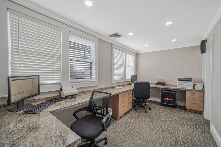 More Photos Of 2983 Long Beach Rd, Oceanside Medical For Sale