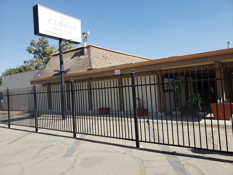 More Photos Of 2814 N Maroa Ave, Fresno General Retail For Sale