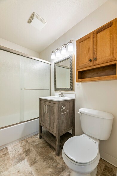 More Photos Of 437 Ash St, Central Point Apartments For Sale