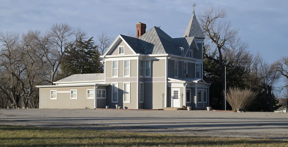 Primary Photo Of 1921 Front St, Beatrice Flex For Sale