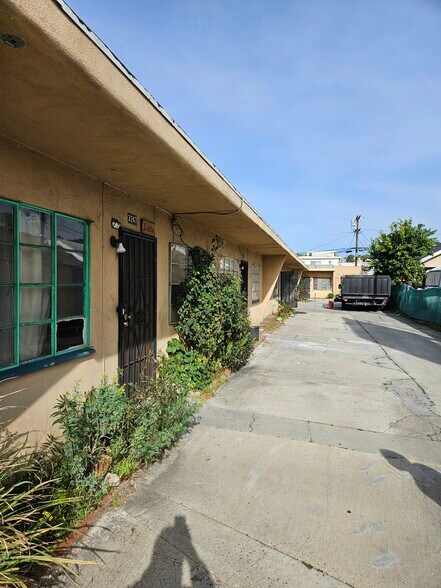 Primary Photo Of 3247 Fletcher Dr, Los Angeles Apartments For Sale