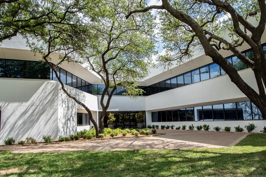 More Photos Of 17250 Dallas Pky, Addison Coworking Space