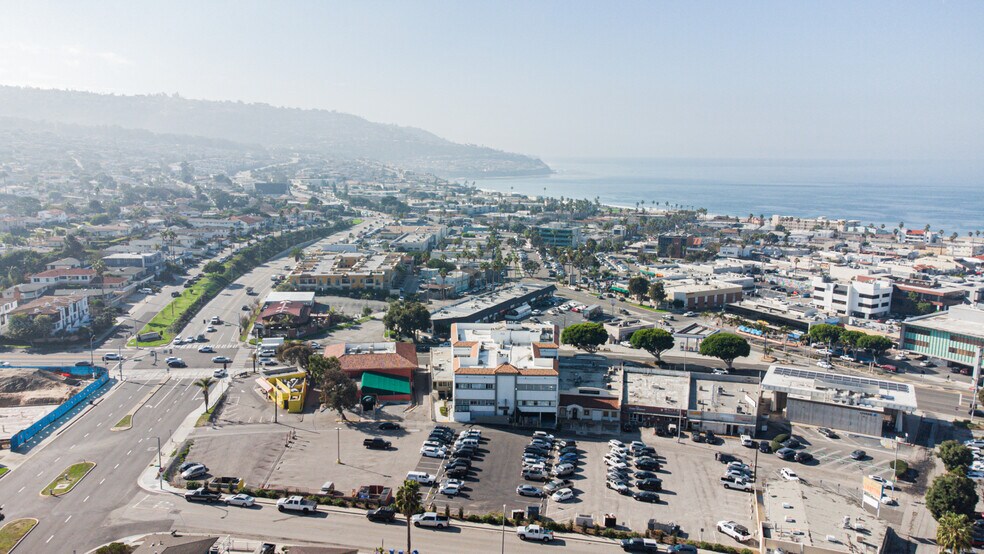 More Photos Of 1650 S Pacific Coast Hwy, Redondo Beach Office For Lease