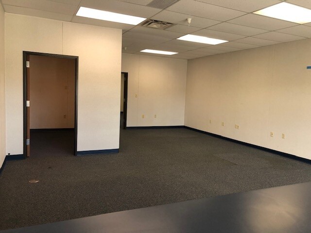 More Photos Of 1036-1062 Corporate Ln, Export Storefront Retail Office For Lease