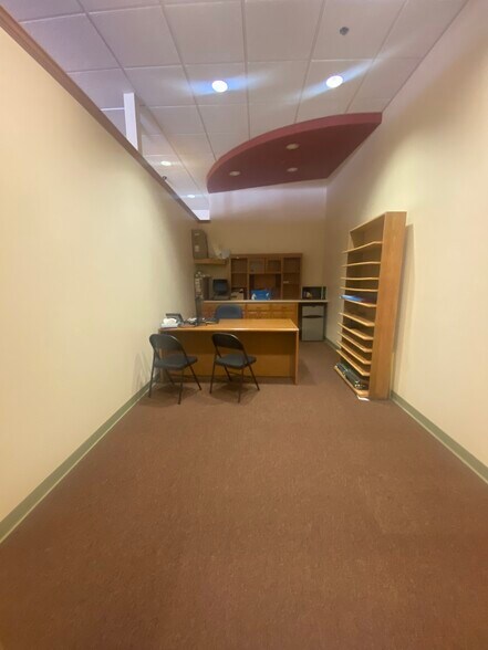 More Photos Of 1655 N Grandview Ln, Bismarck Office For Lease