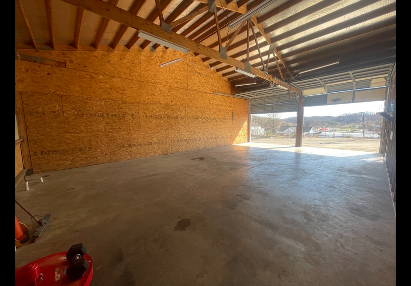 More Photos Of 6417 Sissonville Dr, Charleston Freestanding For Sale