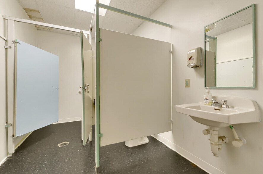 More Photos Of 2422-2426 S Park Ave, Buffalo Bowling Alley For Sale