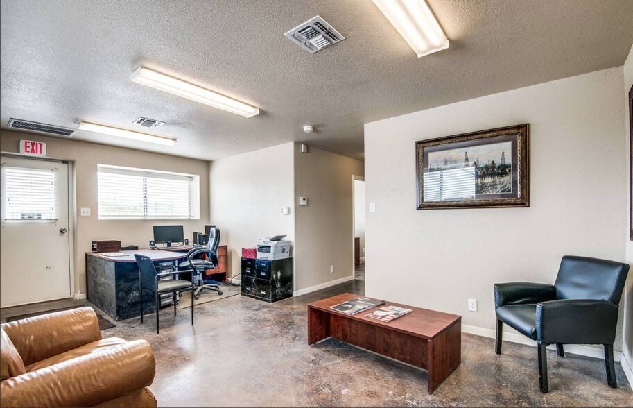 More Photos Of 2801 W Highway 72, Three Rivers Truck Terminal For Sale