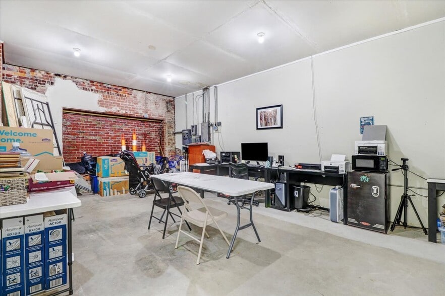 More Photos Of 111 N Queen St, Kinston Storefront For Sale