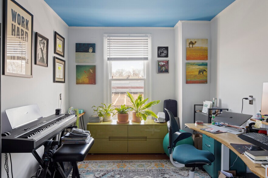 More Photos Of 78 Green St, Hudson Freestanding For Sale