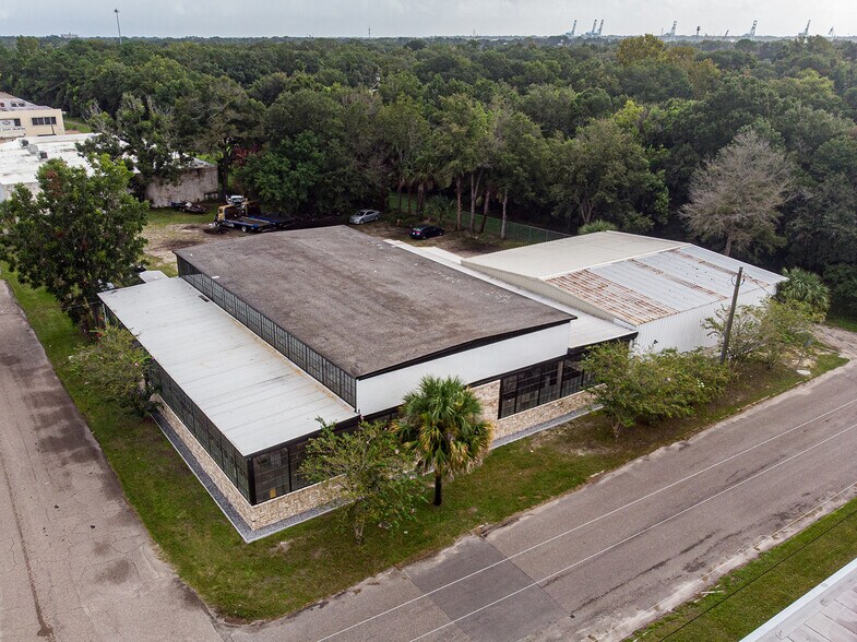 More Photos Of 555 E 3rd St, Jacksonville Warehouse For Lease