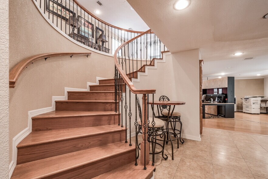 More Photos Of 16111 Porter Ln, Porter Flex For Sale