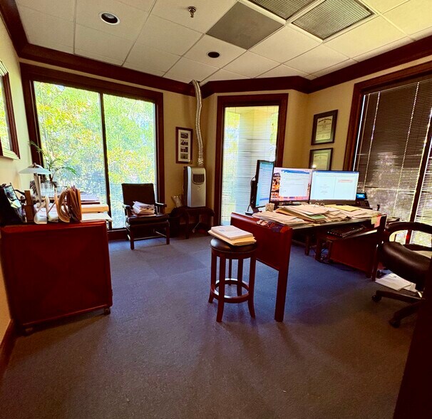 More Photos Of 52 New Orleans Rd, Hilton Head Island Office For Sale