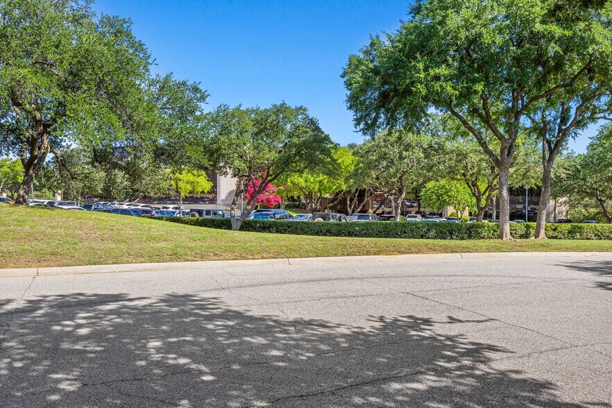 More Photos Of 4545 Fuller Dr, Irving Office Residential For Lease