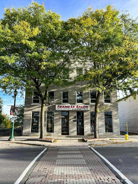 Primary Photo Of 27 King St E, Brockville General Retail For Sale