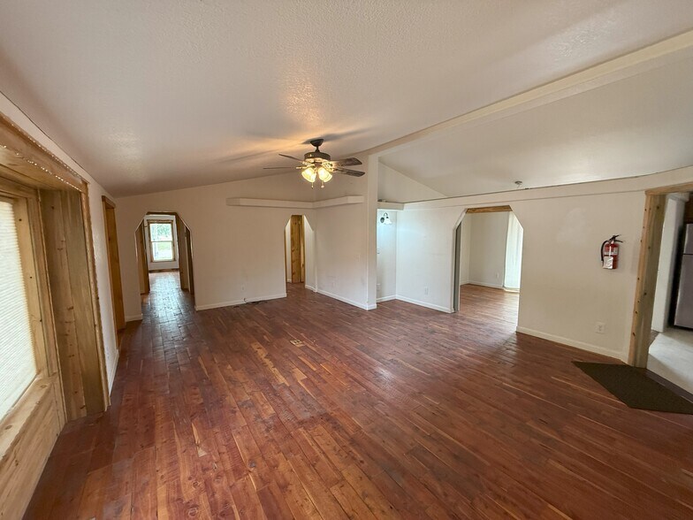 More Photos Of 1554 Amsterdam Rd, Belgrade Office For Lease