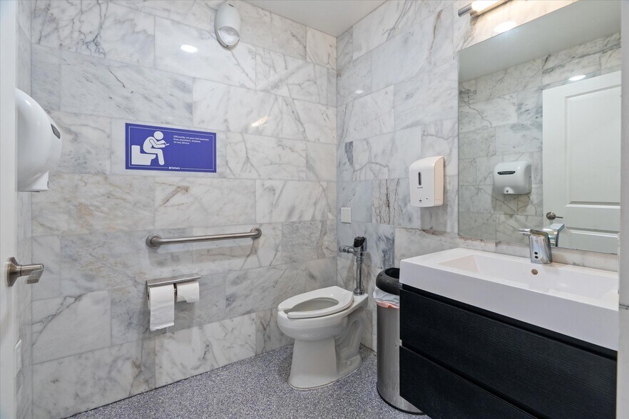 More Photos Of 389 N Us-17-92, Longwood Auto Dealership For Lease