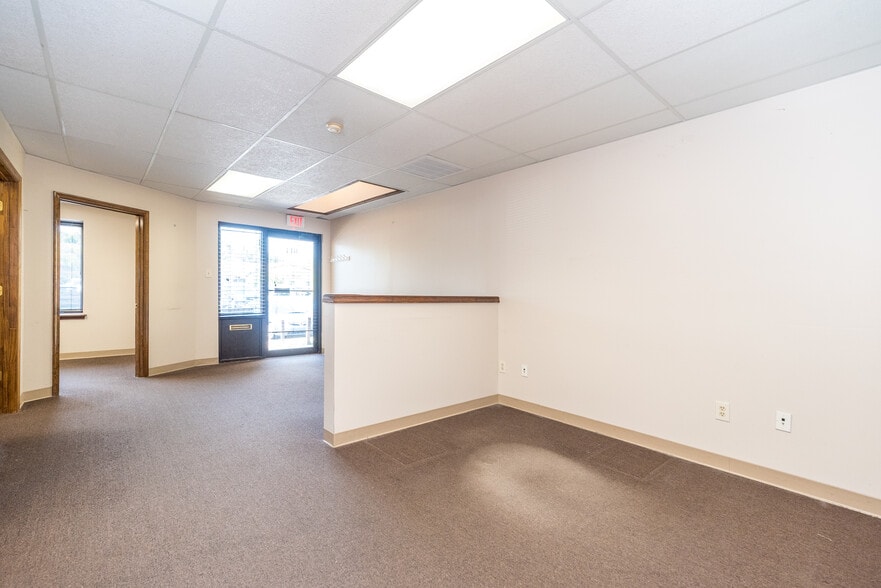 More Photos Of 908-918 Town Center, New Britain Office For Sale