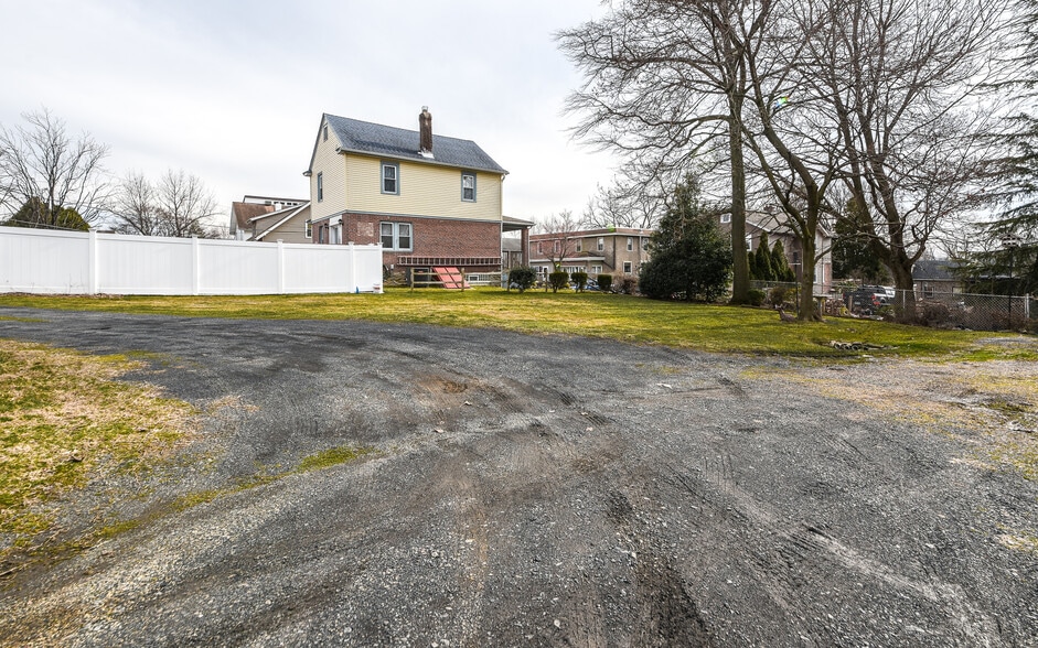 More Photos Of 309 Lynwood Ave, Jenkintown Warehouse For Sale