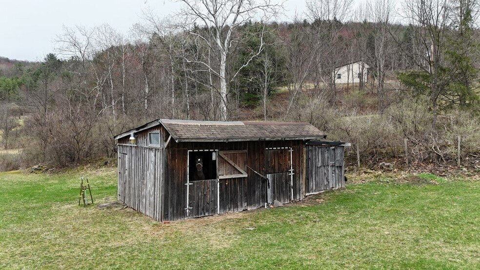 More Photos Of 211 Hanks Rd, Troy Hospitality For Sale