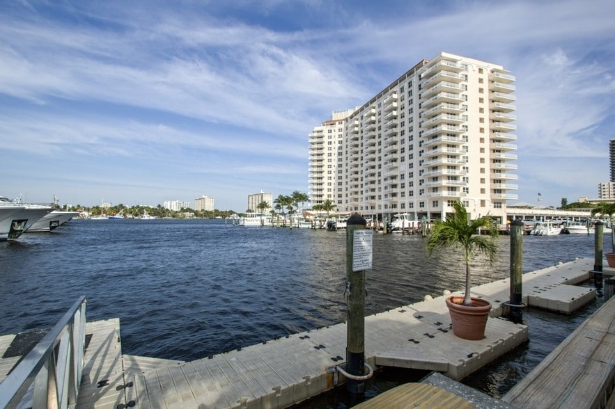 More Photos Of 429 Seabreeze Blvd, Fort Lauderdale General Retail For Sale