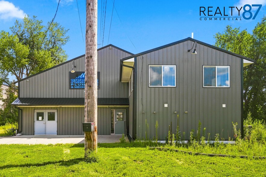 More Photos Of 4301 6th St SW, Cedar Rapids General Retail For Sale