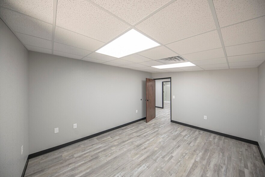 More Photos Of 16571 W Basin S, Odessa Warehouse For Sale