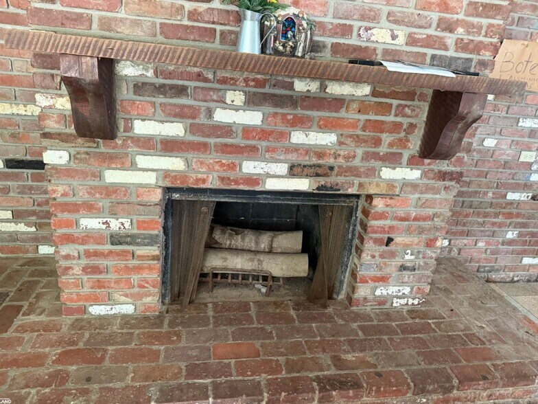 More Photos Of 201 Lee St, Tallulah Apartments For Sale