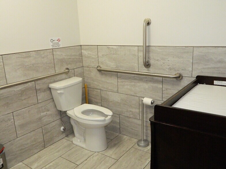 More Photos Of 667 Prentice St, Granite Falls Storefront For Sale