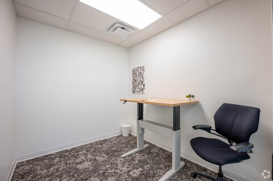More Photos Of 550 Congressional Blvd, Carmel Loft Creative Space For Lease