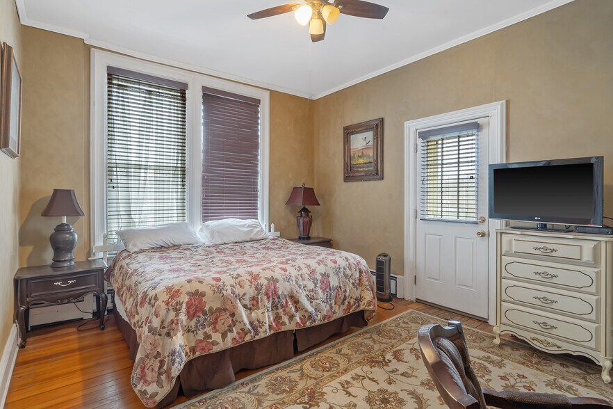 More Photos Of 1880 House Bed & Breakfast, Pulaski Hotel For Sale