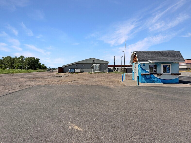 More Photos Of 1331 W Main St, Sterling Veterinarian Kennel For Sale