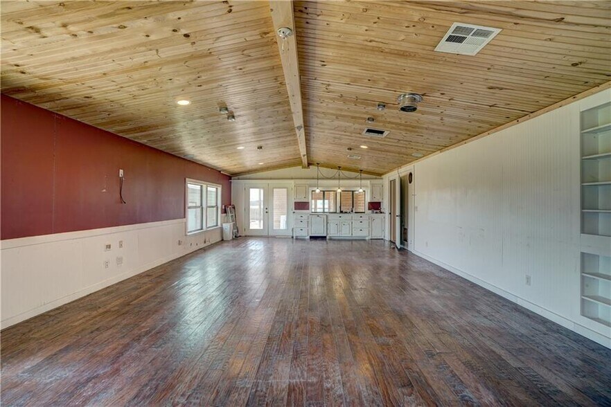 More Photos Of 980576 S Highway 99, Prague Warehouse For Sale