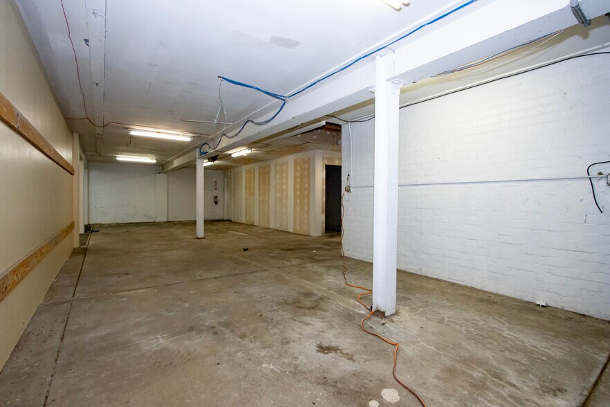 More Photos Of 160 S Columbus St, Wooster Warehouse For Lease