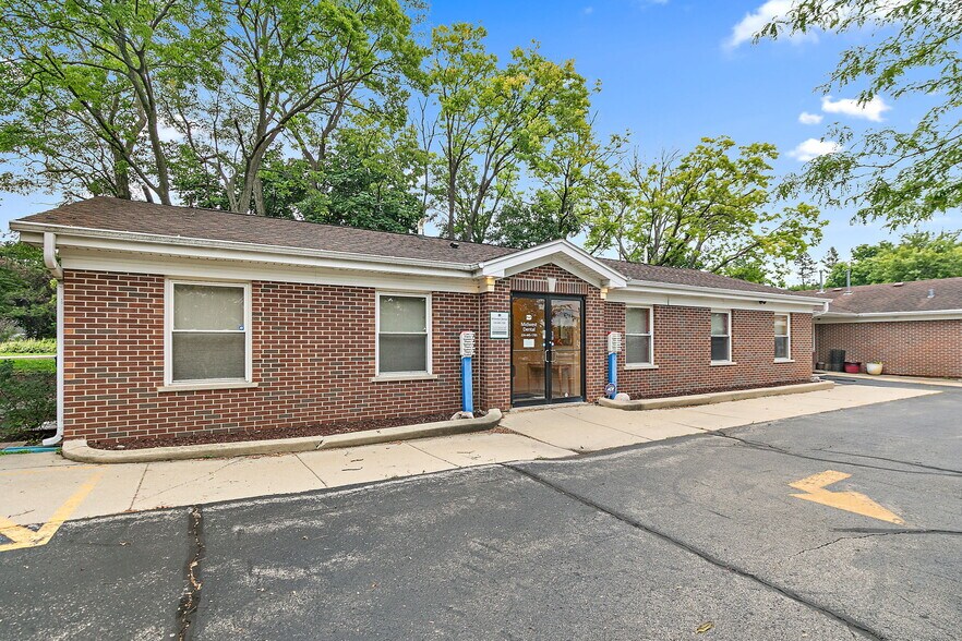 More Photos Of 712 W Main St, West Dundee Medical For Sale
