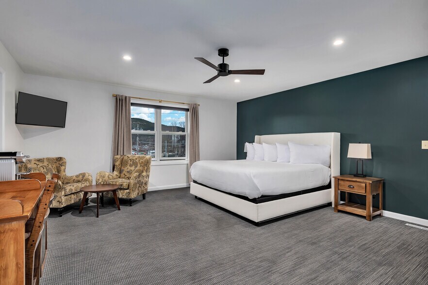 More Photos Of 12 McGillis Ave, Lake George Hotel For Sale