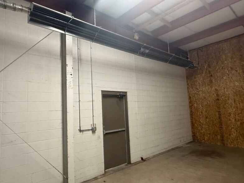 More Photos Of 803 Linway Dr, Goshen General Retail For Lease