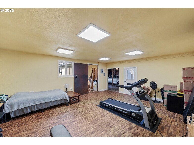 More Photos Of 2235 Broadway Ave, North Bend General Retail For Sale