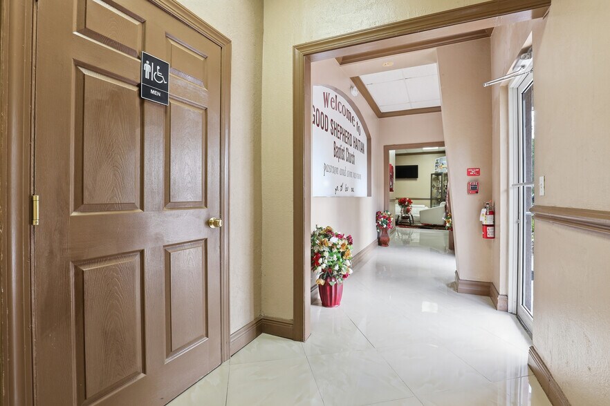 More Photos Of 300 Leonard Blvd, Lehigh Acres Warehouse For Sale