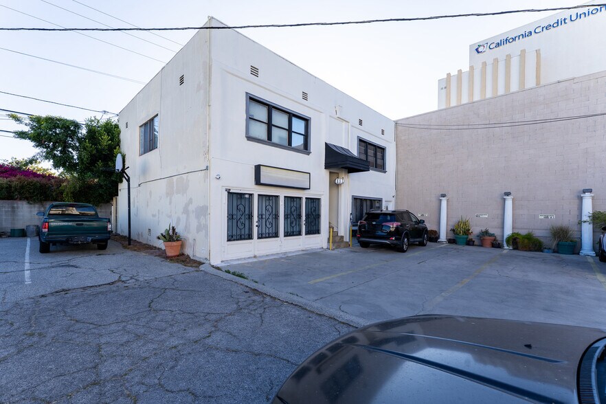 More Photos Of 2245-2251 Westwood Blvd, Los Angeles Storefront For Sale