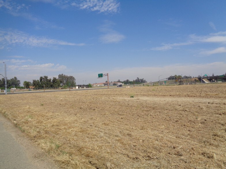 More Photos Of 7212 E Kings Canyon Rd, Fresno Land For Lease