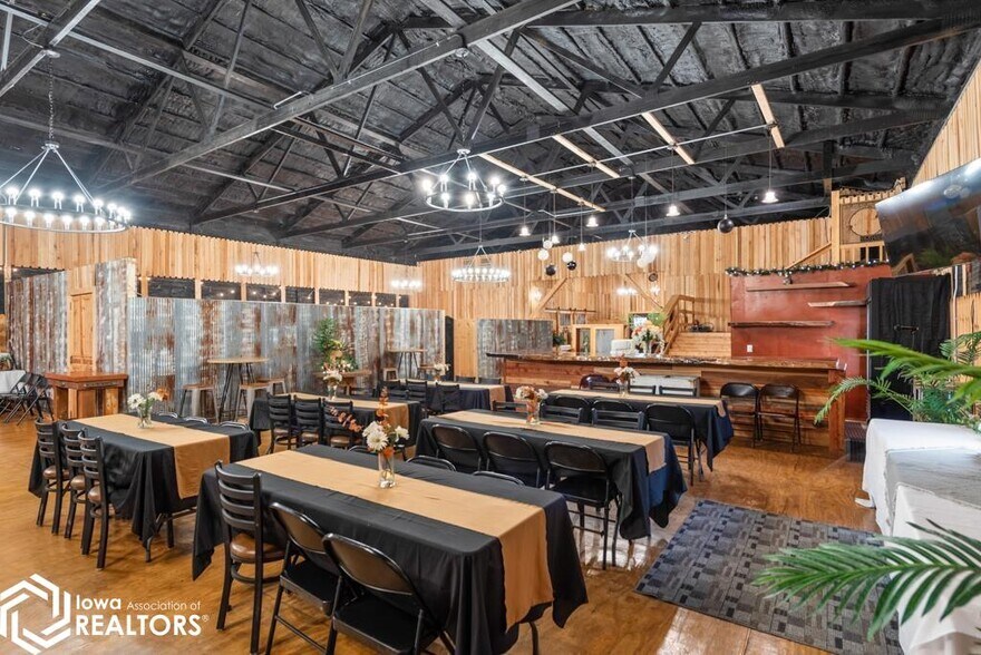 More Photos Of 110 E Union St, Unionville Restaurant For Sale