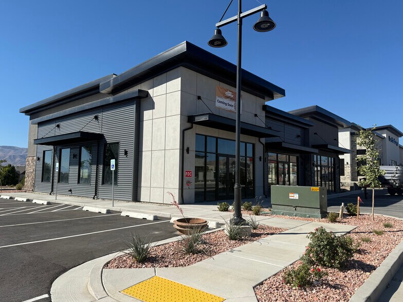 More Photos Of 357 E Crossroads Blvd, Saratoga Springs Storefront For Lease