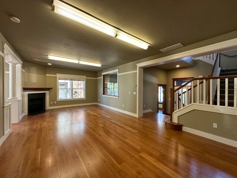 More Photos Of 1505 Ne Village St, Fairview Office For Sale