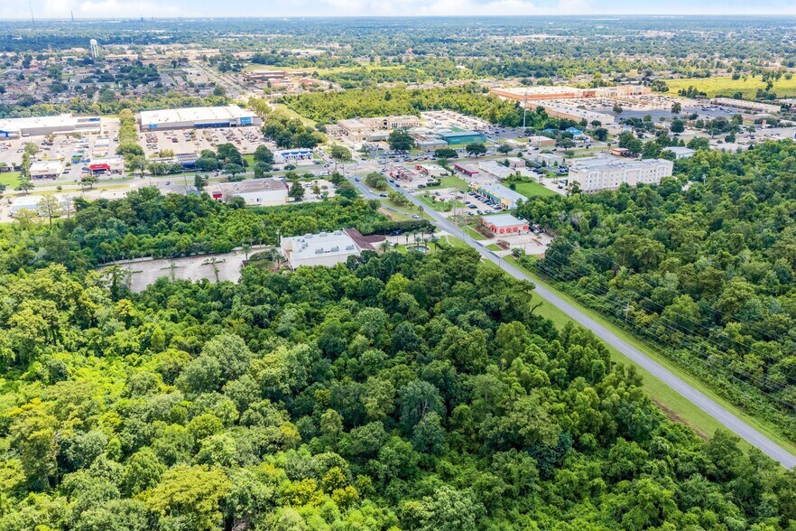 More Photos Of Gretna Blvd at Broadway Ave., Harvey Land For Sale