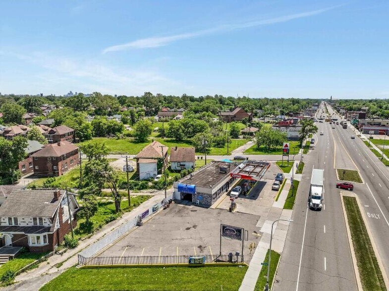 More Photos Of 13730 Livernois Ave, Detroit General Retail For Sale