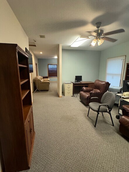 More Photos Of 3300 Commerce Dr, Dekalb Medical For Lease