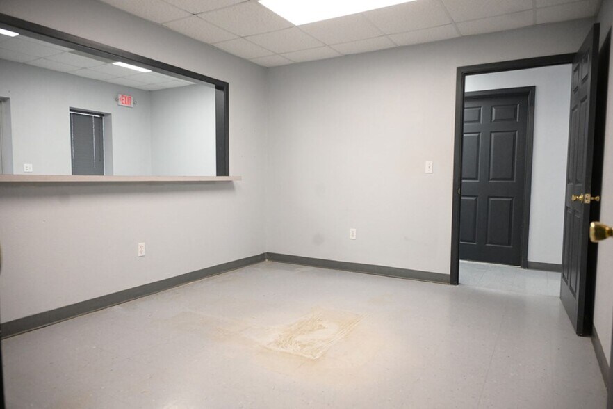 More Photos Of 3611 E State Highway 158, Midland Manufacturing For Sale
