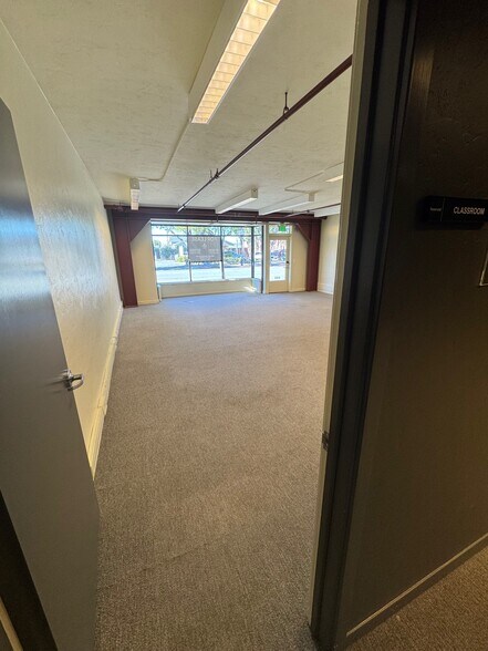 More Photos Of 637 Main St, Half Moon Bay Office For Lease