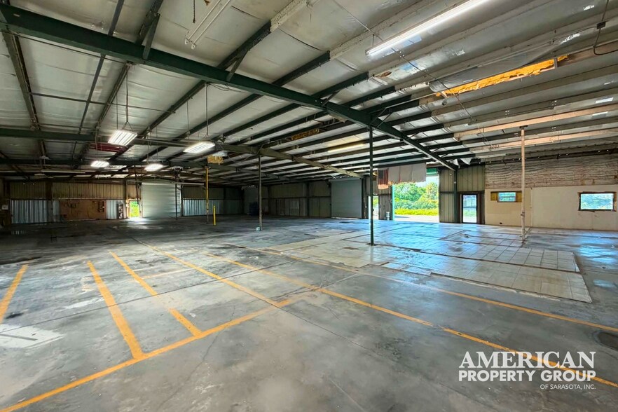 More Photos Of 6805 33rd St E, Sarasota Warehouse For Sale